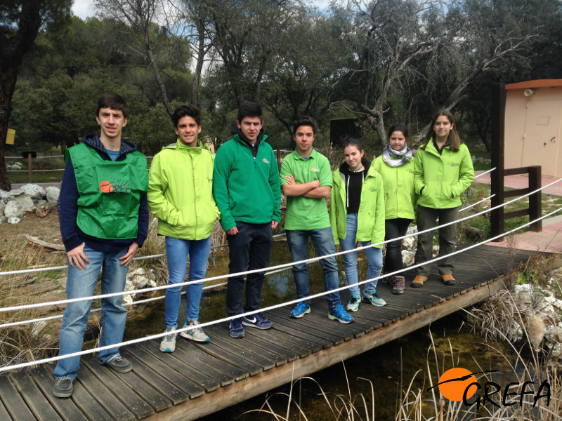 Estudiantes de 4º ESO en sus prácticas de educación ambiental en GREFA.