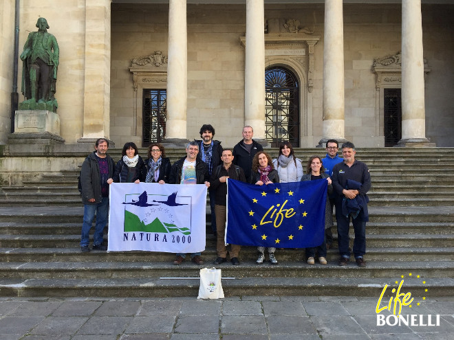 Foto de grupo de los asistentes a la reunión en Vitoria del comité técnico de LIFE Bonelli.
