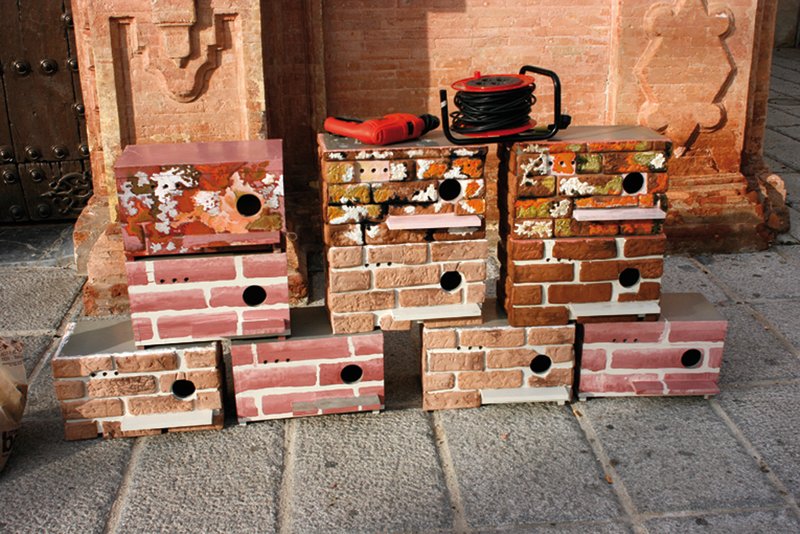 Instalación de basijas y nidales en la Iglesia de la Asunción en Palma del Río