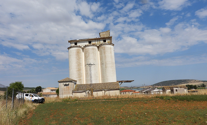 Aspecto exterior del silo de Villares del Saz.