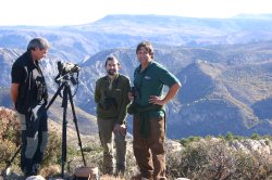 Ernesto y Juan Carlos de GREFA con José Luis Lagares activo agente medioambiental del maestrazgo turolense 