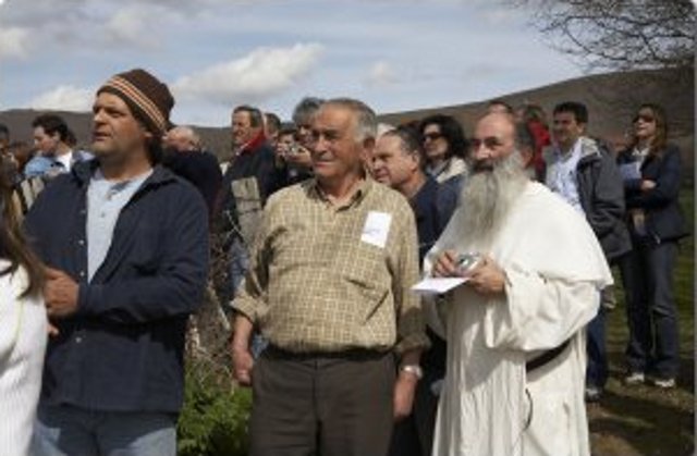 También asistió el Padre Pablo, Monje Benedictino, procedente de Navarra, que viene realizando desde hace años una gran labor por toda la zona y que trabajó para los más necesitados en Perú.