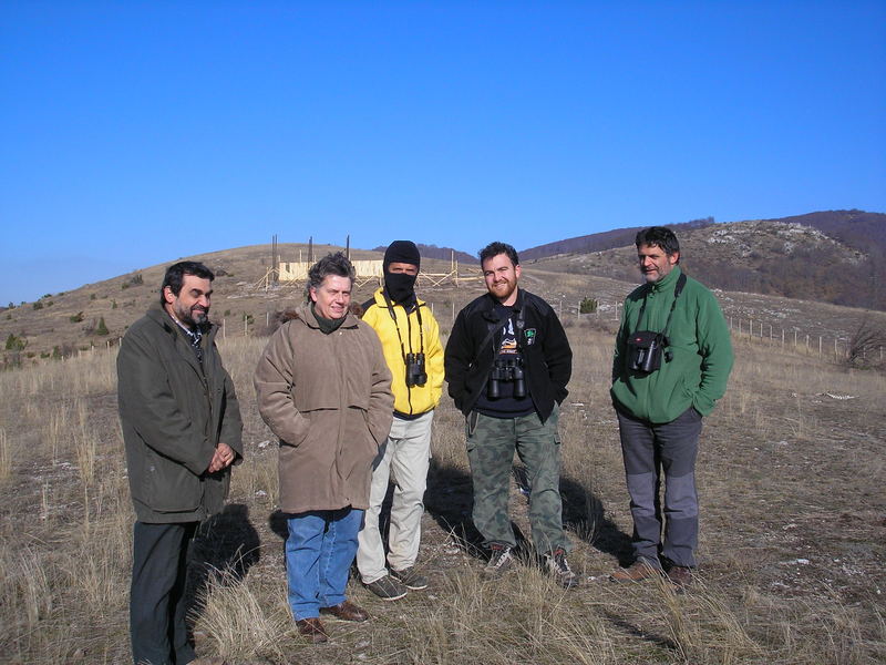 Visita a la jaula de aclimatación con el personal del Green Balkans y del Parque Natural de Sinite Camini en Sliven 