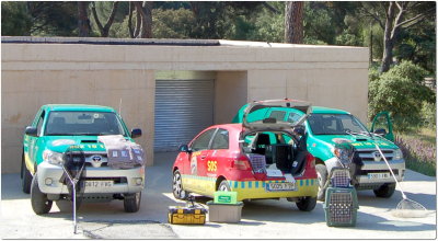 Material y coche del equipo de rescate