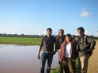 Toni Hernandez (Universidad de Barcelona), Carlota Viada (Coordinadora delm programa Bonelli den Mallorca), Jordi Muntaner (Agente Medioambiental de fauna y eguimiento de águilas) y Ernesto Álvarez (Coordinador PlanBonelli de GREFA), en unas de las zonas del Plá o llanuras donde se mueven las cuatra águilas liberadas este año 2011
