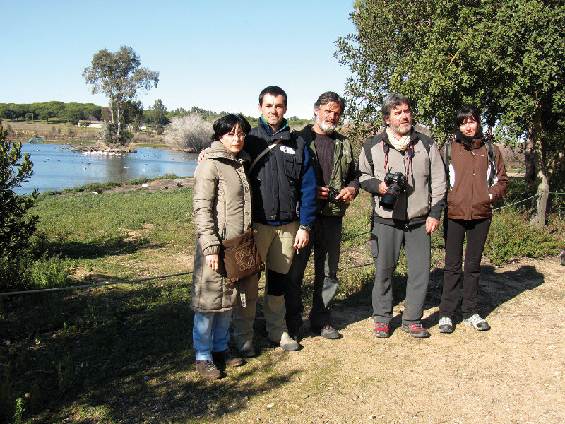 Nuestros compañeros de GREFA momentos antes de la suelta de las aves 