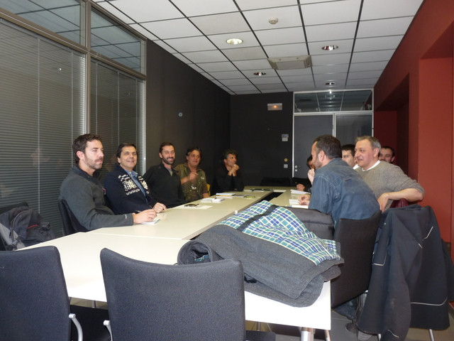 Los participantes en la reunión sobre el buitre negro en Cataluña