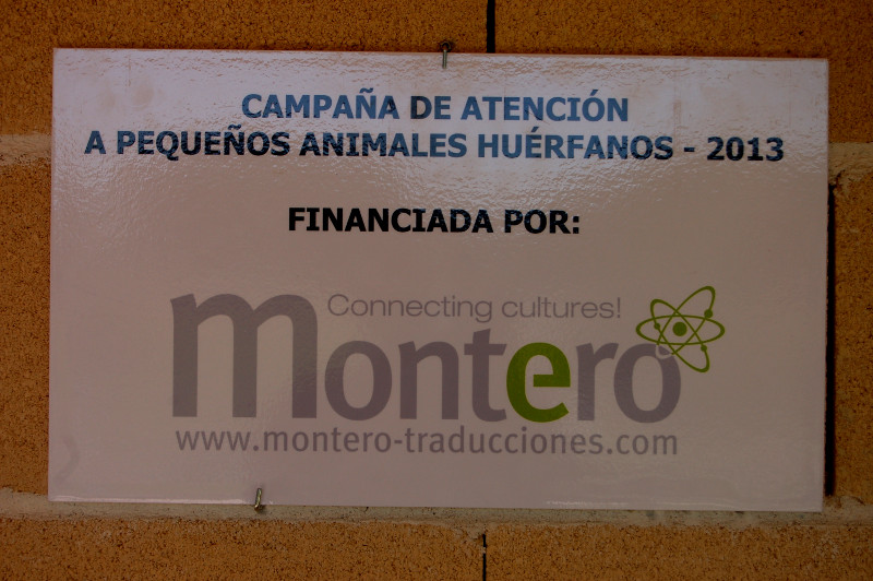 Placa colocada donde queda presente el patrocinio de la empresa TRADUCCIONES MONTERO en la campaña 2013.