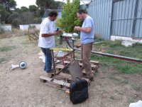 Colocación de dos cámaras de control en la jaula de recuperación y vuelo de los buitres negros para poder seguir su evolución.