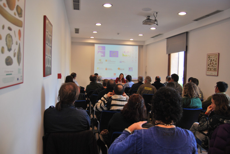 Neus Lliteras, directora general de Medio Natural del Gobierno Balear, inaugura en Palma de Mallorca el primer seminario del proyecto LIFE BONELLI (foto: Maripau Ruiz). 