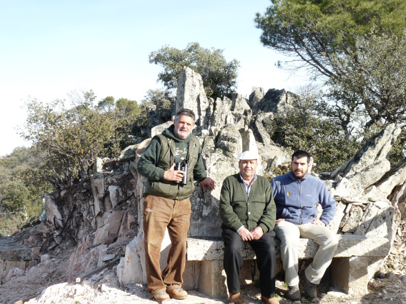 Ernesto y Juanjo junto a el guarda de la finca "El Quexigal" donde en todo momento nos facilitaron la busqueda del transmisor