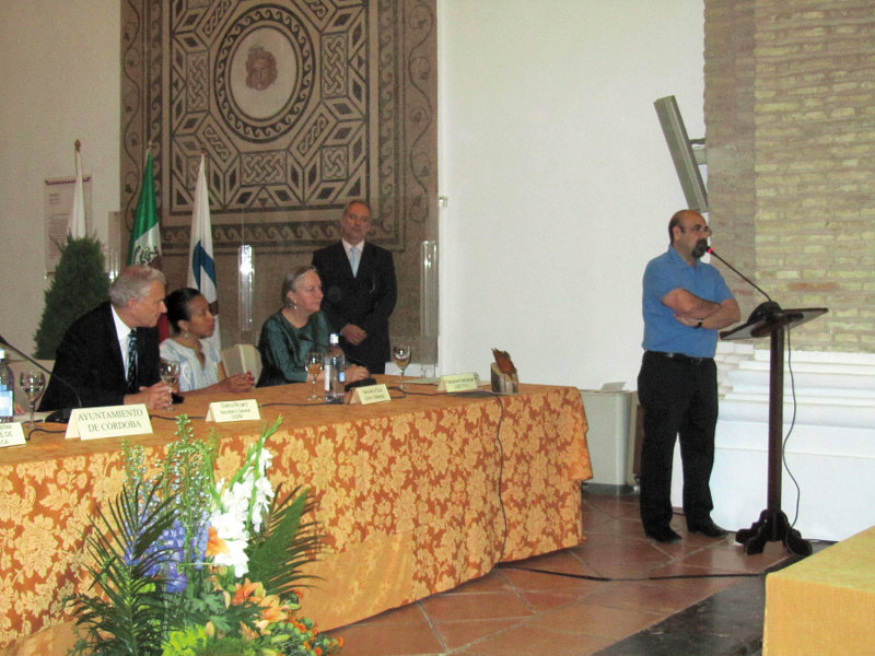 Momento de la intervención de José María, en el salón de mosaicos del Alcázar de los Reyes Cristianos, en la que agradeció la entrega del galardón y expuso a las personalidades asistentes nuestro trabajo en favor de nuestros Cernícalos primillas en particular y la Biodiversidad en general.