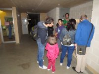 17. Los visitantes reciben explicaciones de cómo funciona el área de rehabilitación de fauna.