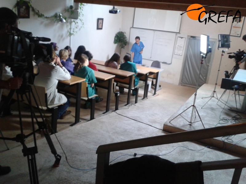 El equipo de 'El Escarabajo Verde' graba la reunión matinal diaria de veterinarios y voluntarios en el hospital de fauna salvaje de GREFA