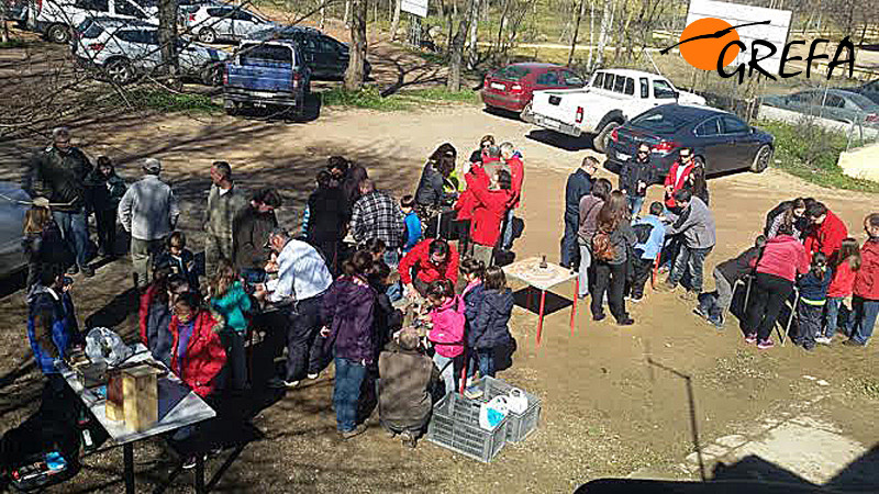 Diversos momentos del taller de construcción de cajas nido convocado por la asociación cordobesa "Siete Fincas".