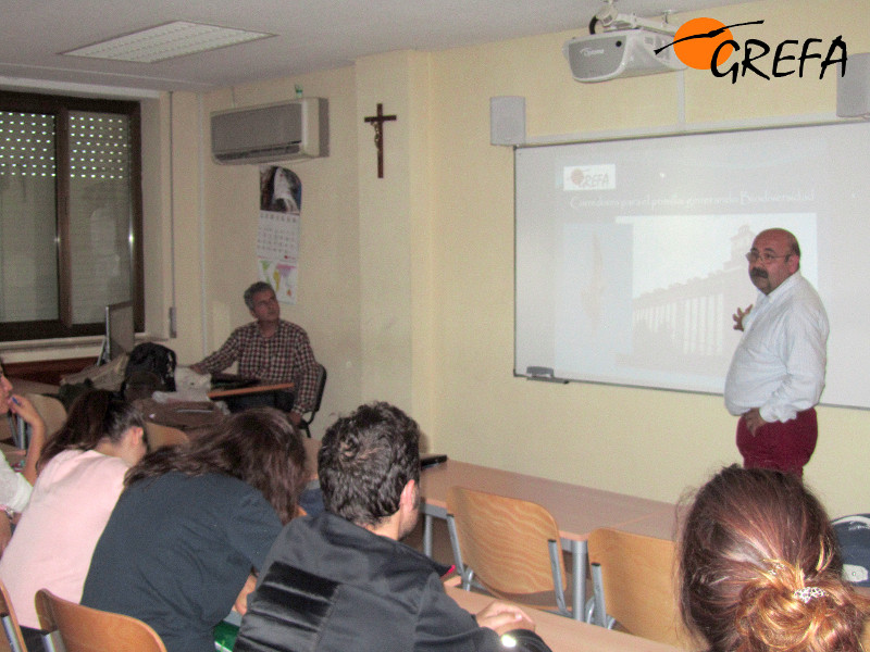 Un momento de la charla que impartió GREFA en la Escuela de Magisterio "Sagrado Corazón", de Córdoba.