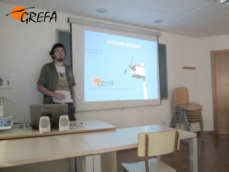 El ambientólogo de GREFA Carlos Cuéllar durante la presentacion en Coca (Segovia) de la jornada sobre control biólogico de topillo.