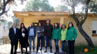 Miembros de Ecoembes y GREFA junto al Aula del Cambio Climático de GREFA. 