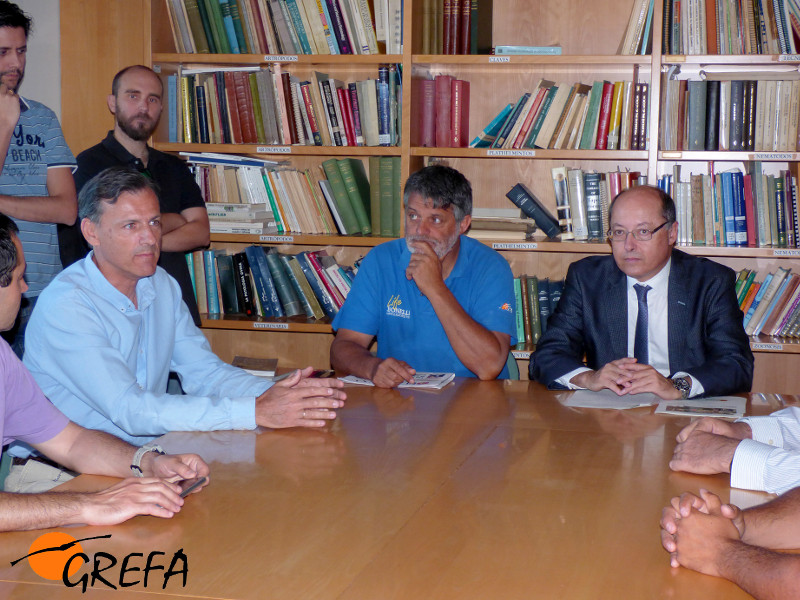 De izquierda a derecha, el profesor Diego Jordano, Ernesto Álvarez, presidente de GREFA, y el vicerrector de la Universidad de Córdoba, en el momento de presentación del proyecto. De izquierda a derecha, el profesor Diego Jordano, Ernesto Álvarez, presidente de GREFA, y el vicerrector de la Universidad de Córdoba, en el momento de presentación del proyecto.