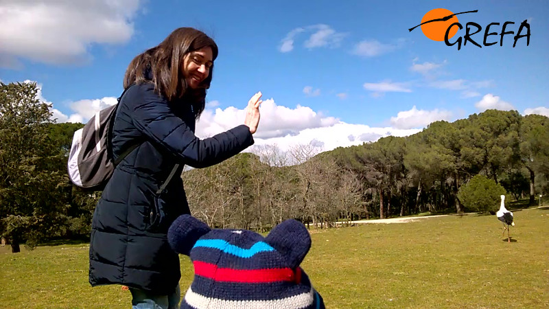 Cigüix se aleja despidiendose de su padrino y familia