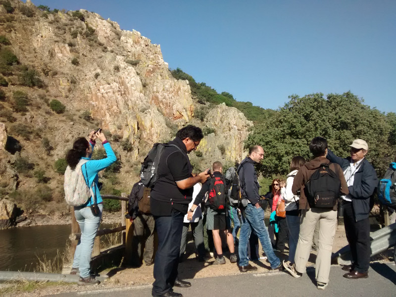 Excursión a la Portilla del Tiétar, en el Parque Nacional de Monfragüe, por parte de los asistentes a la reunión. 