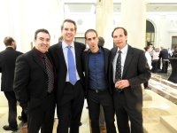 Personal y colaboradores de GREFA en el cóctel posterior al acto de entrega.