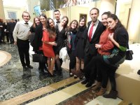 Personal y colaboradores de GREFA en el cóctel posterior al acto de entrega.