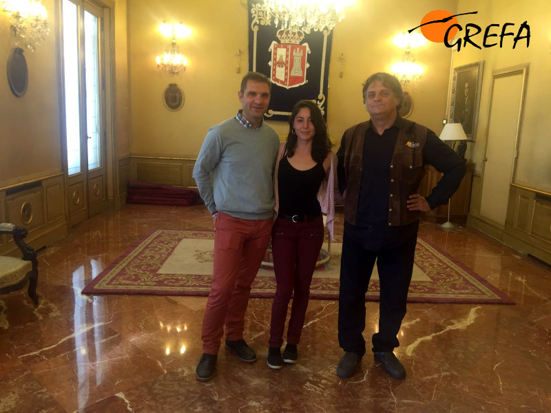 Lorena Juste y Ernesto Álvarez, de GREFA, junto a Roberto Lozano (primero por la izquierda), presidente de la Fundación Oxígeno y miembro del comité de evaluación del premio.