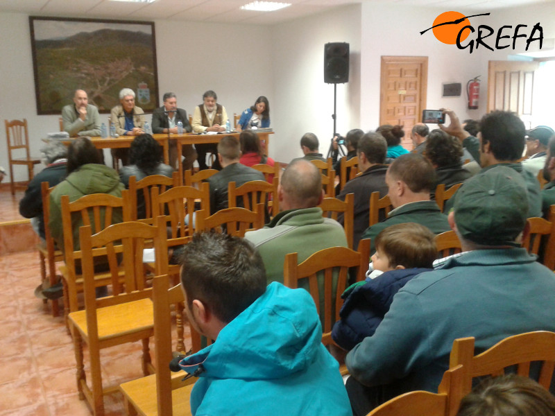 Rueda de prensa celebrada el pasado 6 de octubre en Huerta de Arriba (Burgos) para presentar el proyecto de recuperación del buitre negro en La Demanda.