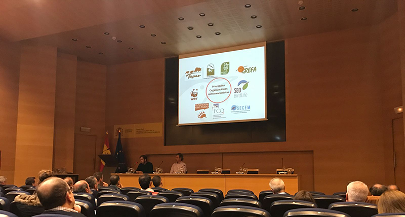 Momento de la reunión en la que en la pantalla aparecen las ONG socias del Programa Antídoto, entre ellas GREFA. 