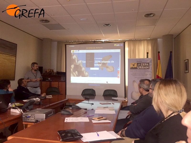 Un técnico de la Junta de Extremadura hace una exposición del proyecto LIFE Zepaurban en la reunión de Mérida del pasado 15 de febrero.