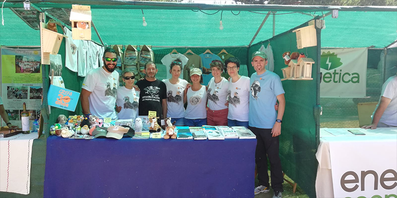 Foto de grupo de trabajadores, voluntarios y amigos de GREFA en DemandaFolk'18.