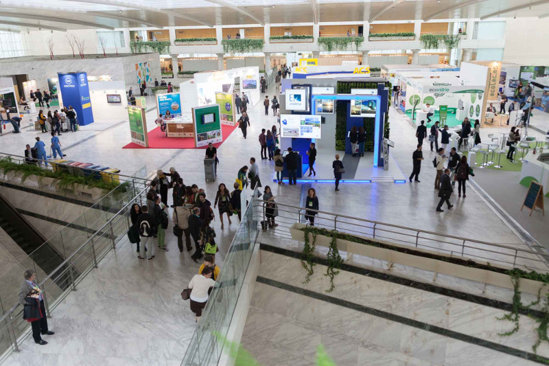 Panorámica de la zona de stands de Conama 2018.
