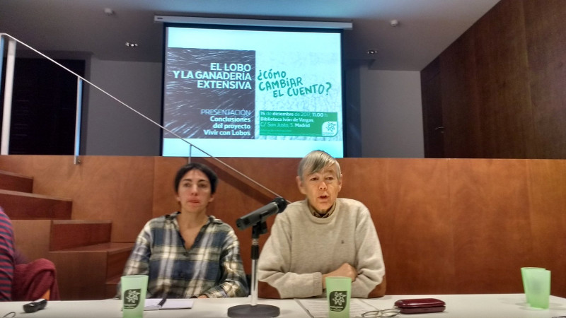 Miembros de Ecologistas en Acción presentan los resultados del proyecto "Vivir con lobos". Foto: Ecologistas en Acción.