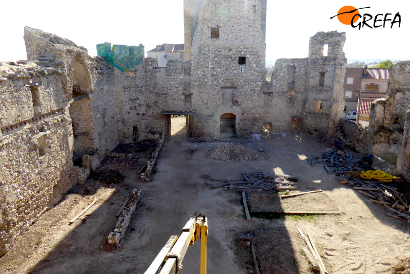 Aspecto del castillo de Torrejón de Velasco durante las obras de restauración que han contado con el asesoramiento ambiental de GREFA.