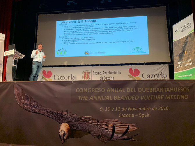 Uno de los ponentes del Annual Bearded Vulture Meeting 2018 se dirige a los asistentes al encuentro. Foto: VCF.