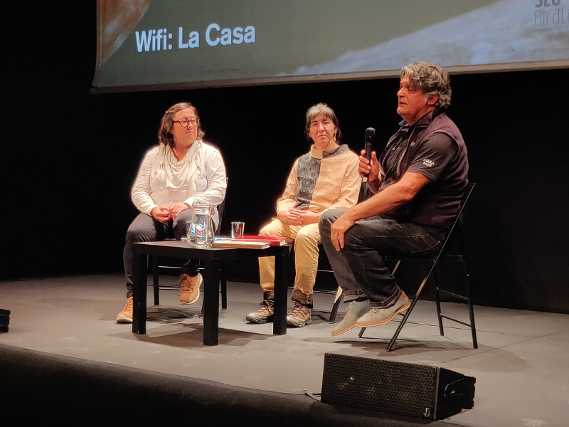 De izquierda a derecha, Carlota Viada, Ana Bermejo y Ernesto Álvarez en La Casa Encendida, en Madrid, el pasado 16 de octubre.