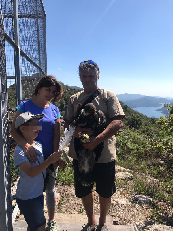 Carmen Yáñez, alcaldesa de Lobios (Ourense), quiso estar presente en la reintroducción del águila real en Peneda-Gerês.