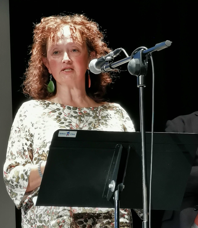 luisa Luisa Pazos se dirige al público en el acto celebrado en Majadahonda (Madrid).