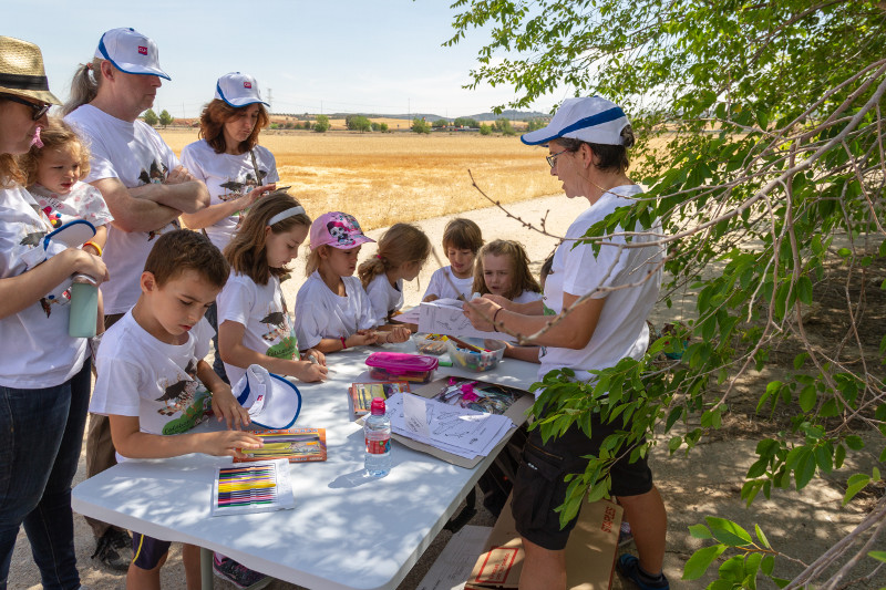 Taller infantil con la participación de varios niños durante la Fiesta del Primilla.