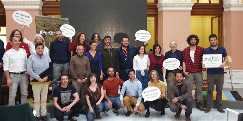 Representantes de algunas de las 37 organizaciones integradas en la coalición Por Otra PAC.