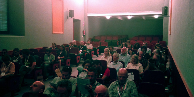 Participantes a una sesión del reciente congreso sobre chovas de Segovia.