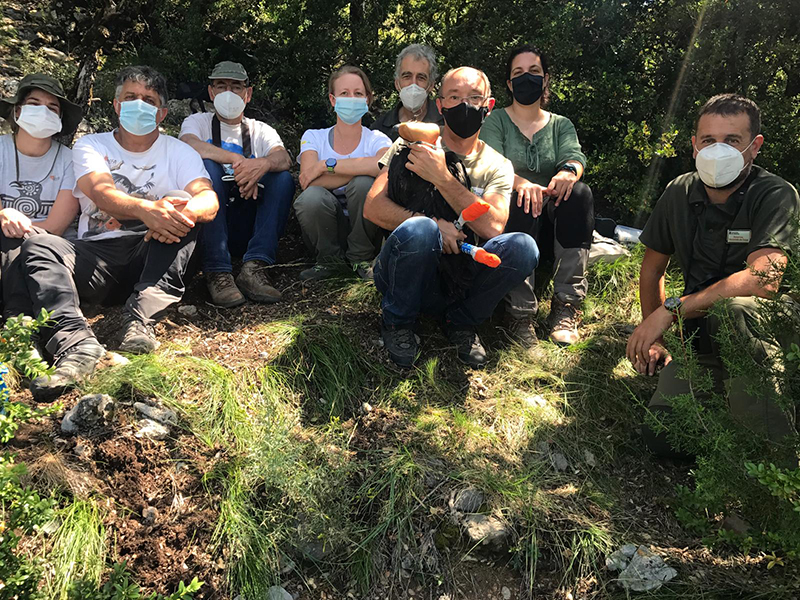 Foto de grupo del equipo encargado del marcaje del pollo de "Dolça" y "Saler".