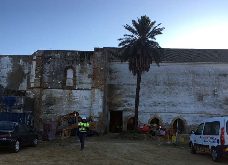 Otra perspectiva de la iglesia de Santa Ana, en Carmona. Foto: Ana Maqueda.