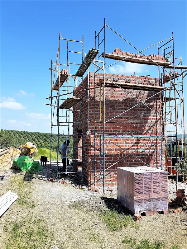 Estado actual de las obras del primillar que se está construyendo en la finca Tejadilla. Foto: Miguel Ángel Gómez.