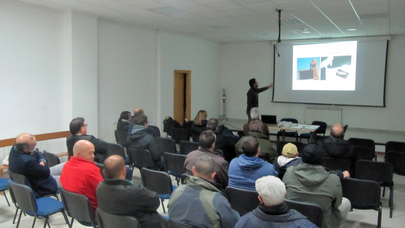 Imagen de archivo de una charla impartida por GREFA sobre fauna aliada en un municipio segoviano.