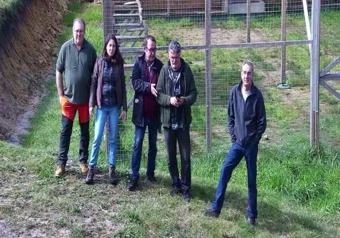 Foto de grupo de los representantes de la Consellería de Agricultura y Medio Ambiente de la Generalitat Valenciana junto con miembros y colaboradores del Proyecto Pigargo.