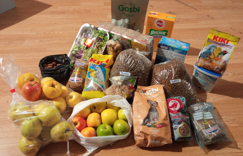 Alimentos donados por los alumnos de 5º de Primaria del CEIP ‘Fernando de los Ríos’ de Getafe para los animales ingresados en el Hospital de Fauna Salvaje de GREFA.