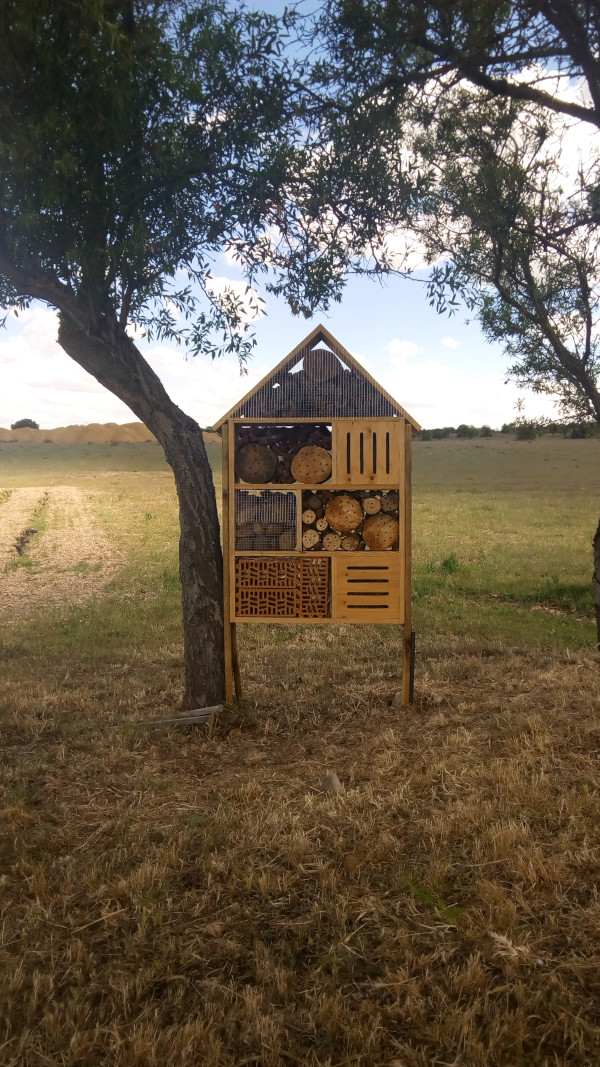 "Hotel" de insectos próximo a los terrenos de cultivo de Bodegas Numanthia.