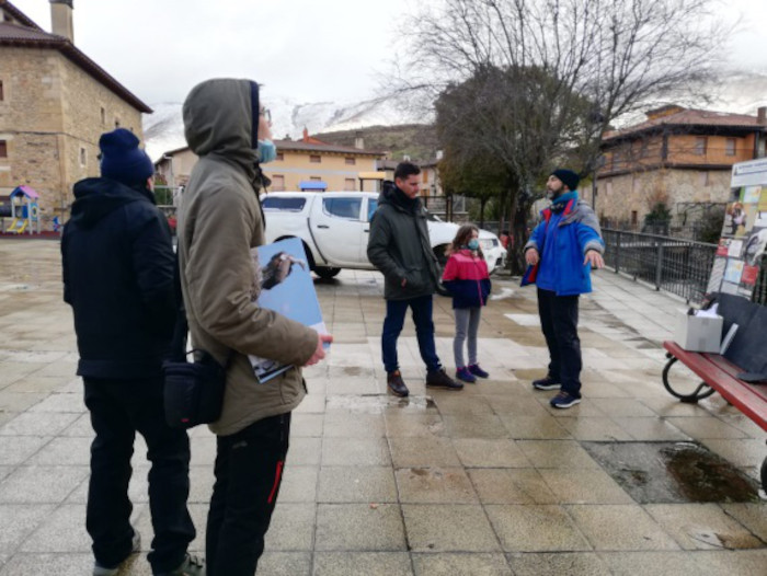 Más explicaciones a los asistentes a las jornadas, esta vez a cargo de nuestro compañero Enrique Martínez.